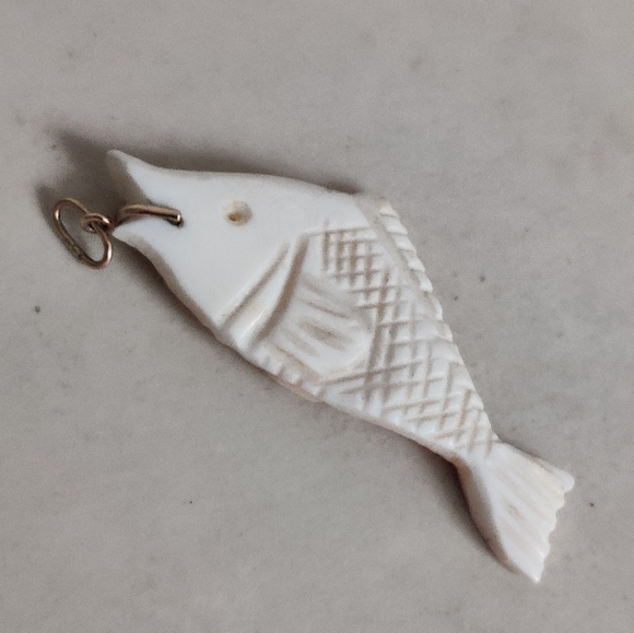 Vintage Antique? Undyed Conch Shell fish pendant 14K Gold🐟 - Picture 16 of 16